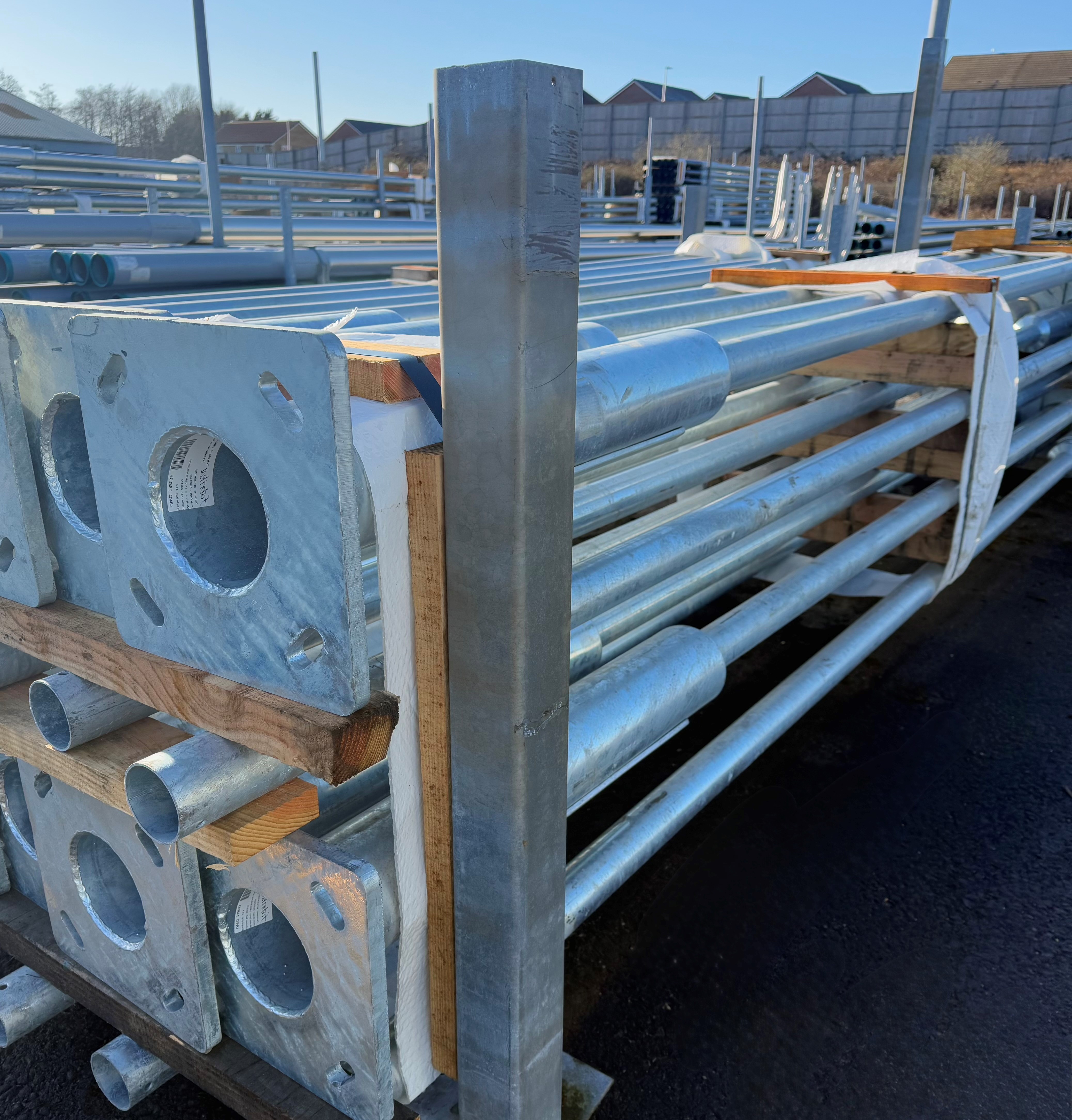 3 METRE FLANGE PLATED STEPPED COLUMN (140/76)